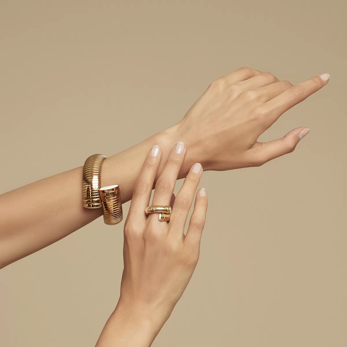 Gas Bijoux Bague Antigone dorée - Nacre blanche Hot