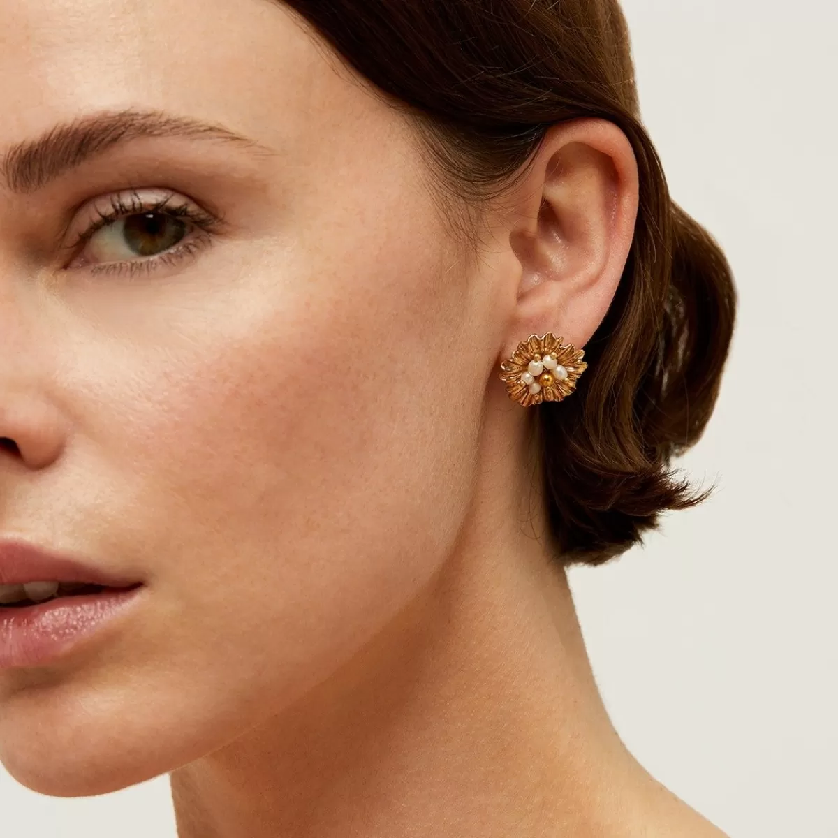 Gas Bijoux Boucles d'oreilles puces Azalée dorées - Perles de culture Nacre blanche Shop