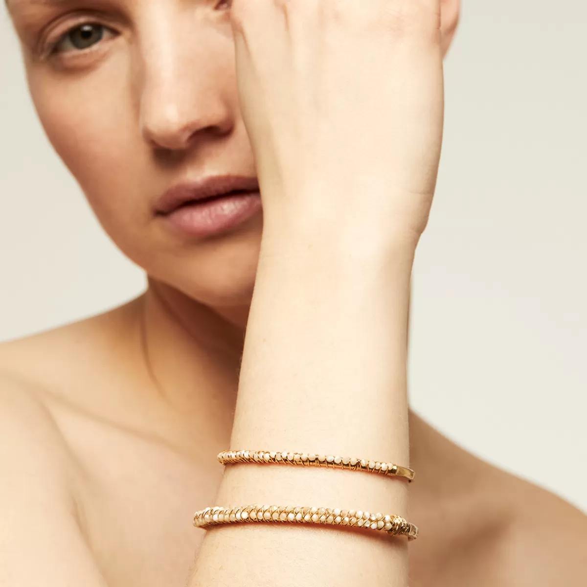 Gas Bijoux Bracelet Lyre jonc petit modèle doré - Quartz rose Nacre blanche Online